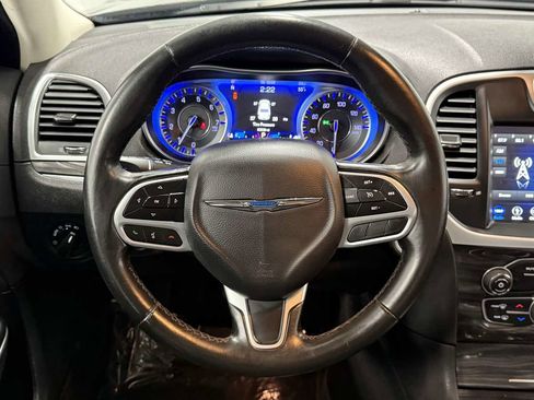 Used 2019 Chrysler 300 Touring w/ Sport Appearance Package image 15