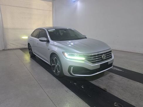 Used 2020 Volkswagen Passat 2.0T R-Line FWD image 2