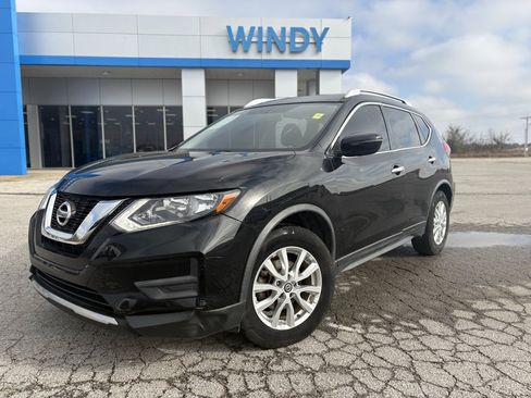 Used 2017 Nissan Rogue SV image 1