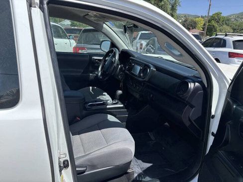 Used 2017 Toyota Tacoma SR image 18