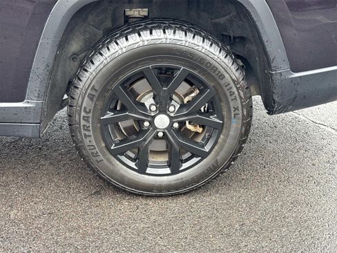 Used 2022 Jeep Grand Cherokee L Limited image 11