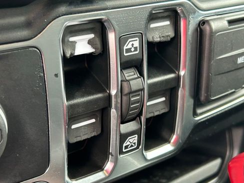 Used 2022 Jeep Wrangler Unlimited Sahara image 32