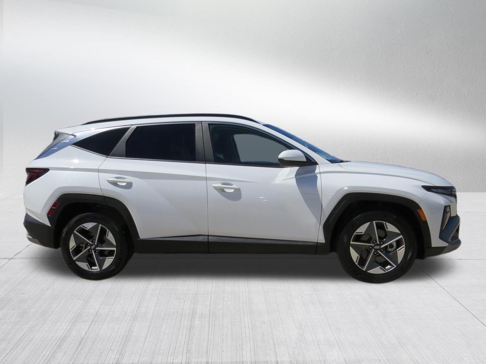 Used 2025 Hyundai Tucson SEL FWD image 2