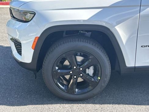 New 2025 Jeep Grand Cherokee Limited w/ Black Appearance Package image 11