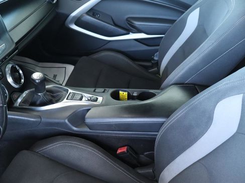 Used 2017 Chevrolet Camaro LT RWD image 17