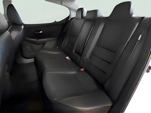 Used 2024 Nissan Sentra SR w/ SR Premium Package FWD image 17