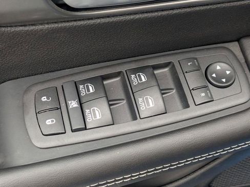 New 2026 Chrysler Pacifica Select w/ S Appearance Package FWD image 11