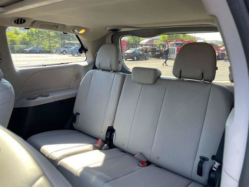 Used 2016 Toyota Sienna Limited Premium AWD/4WD image 29
