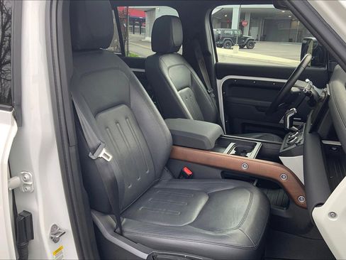 Used 2022 Land Rover Defender 110 S image 8