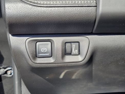 Used 2017 GMC Acadia Denali w/ Technology Package AWD/4WD image 27
