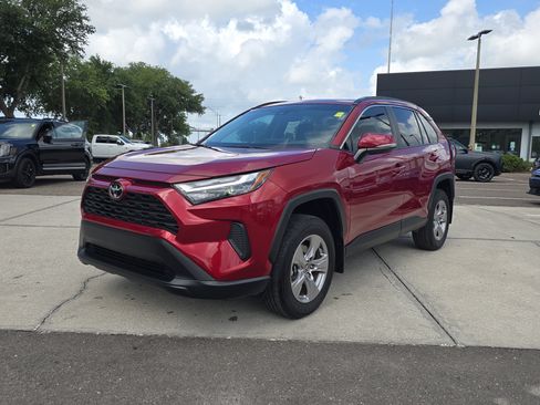 Used 2025 Toyota RAV4 XLE w/ Convenience Package FWD image 4