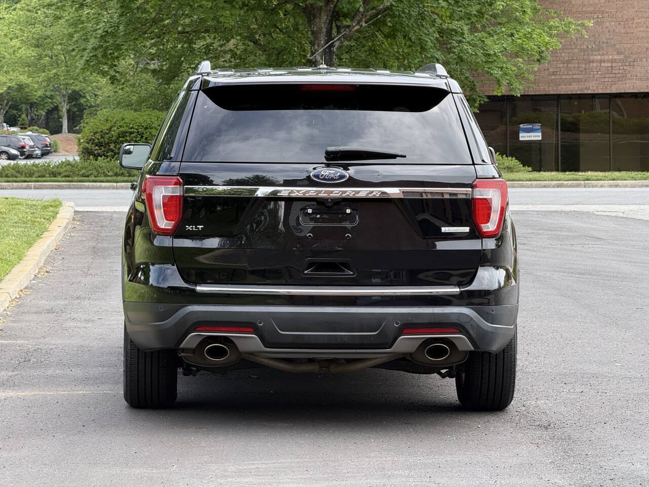 Used 2018 Ford Explorer XLT w/ Equipment Group 202A FWD image 4