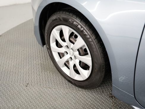 Used 2020 Toyota Corolla LE image 50