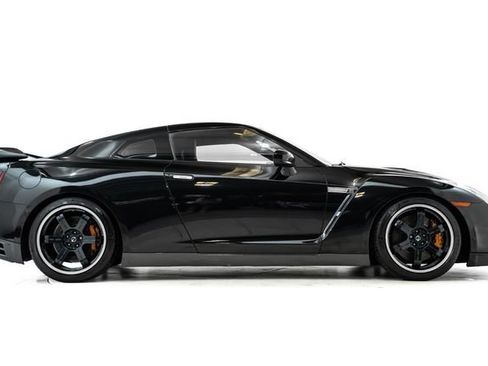 Used 2014 Nissan GT-R Black Edition AWD/4WD image 5