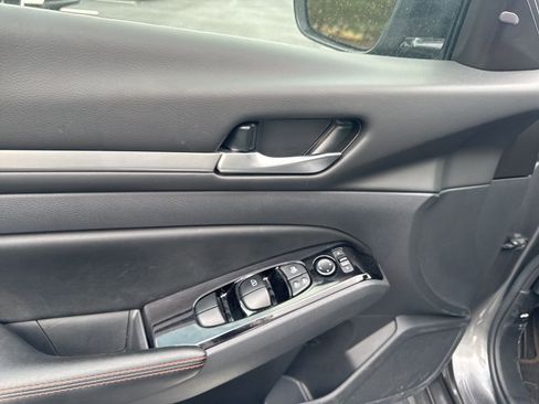 Used 2025 Nissan Altima 2.5 SR image 24