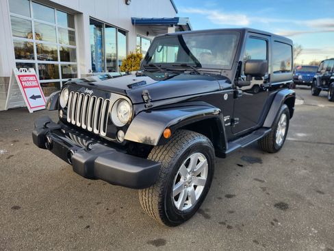 Used 2017 Jeep Wrangler Sahara image 5