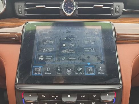 Used 2017 Maserati Quattroporte S GranLusso Q4 AWD/4WD image 32