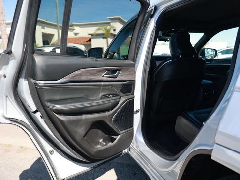 Used 2023 Jeep Grand Cherokee Overland w/ Advanced Protech Group III AWD/4WD image 34