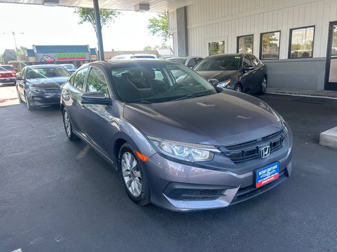 Used 2018 Honda Civic EX image 2
