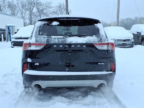 Used 2020 Ford Escape SE image 12
