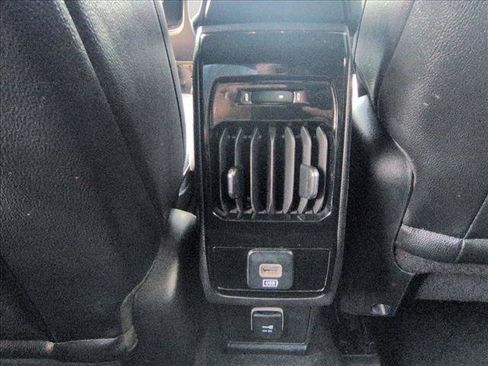 Used 2024 Jeep Compass Latitude AWD/4WD image 15