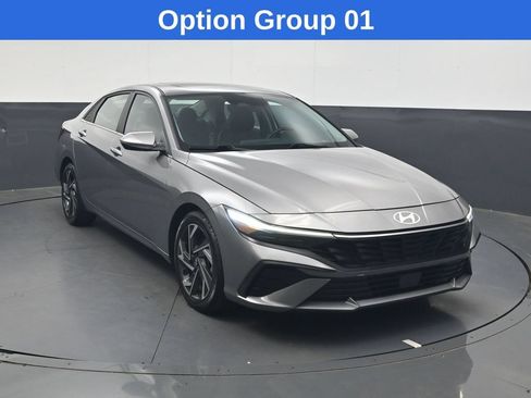 Used 2025 Hyundai Elantra Limited FWD image 2