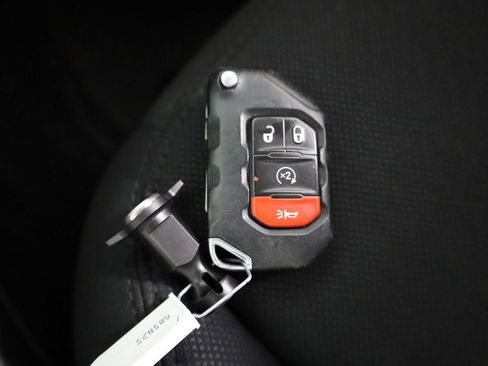 Used 2023 Jeep Wrangler Unlimited AWD/4WD image 35