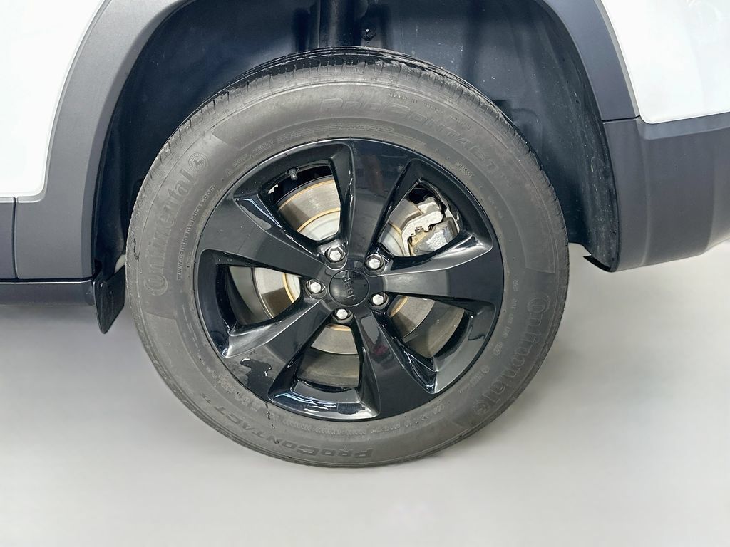 Used 2023 Jeep Cherokee Altitude Lux AWD/4WD image 32