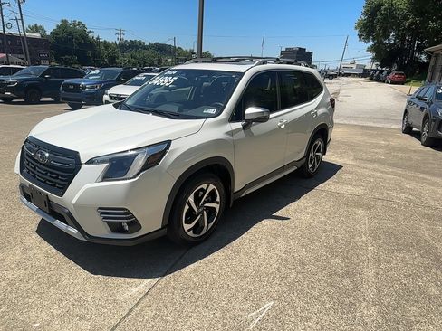 Used 2024 Subaru Forester Touring w/ Convenience Package AWD/4WD image 8