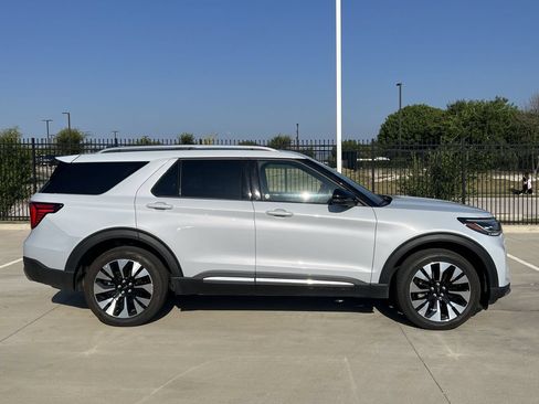 Used 2025 Ford Explorer Platinum w/ LUX Leather Package AWD/4WD image 2