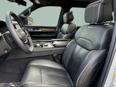 Used 2023 Jeep Grand Wagoneer L Series II image 5