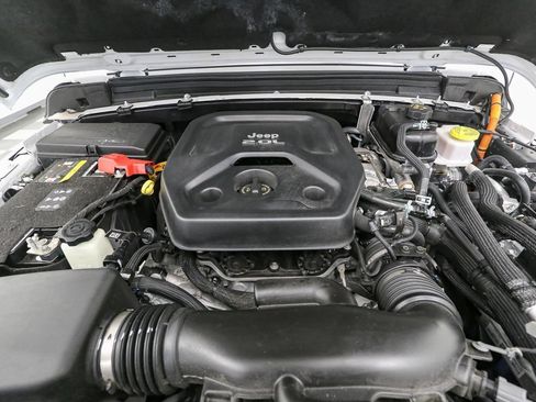 Used 2021 Jeep Wrangler Unlimited Sahara w/ Cold Weather Group image 17