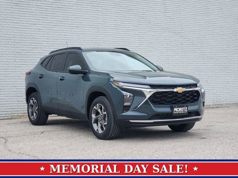 New 2026 Chevrolet Trax LT w/ LT Convenience Package FWD image 2