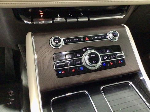 Used 2023 Lincoln Aviator Reserve w/ Equipment Group 201A image 24