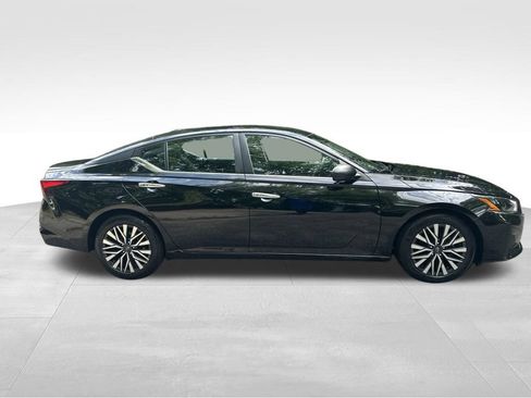 Used 2024 Nissan Altima 2.5 SV FWD image 7