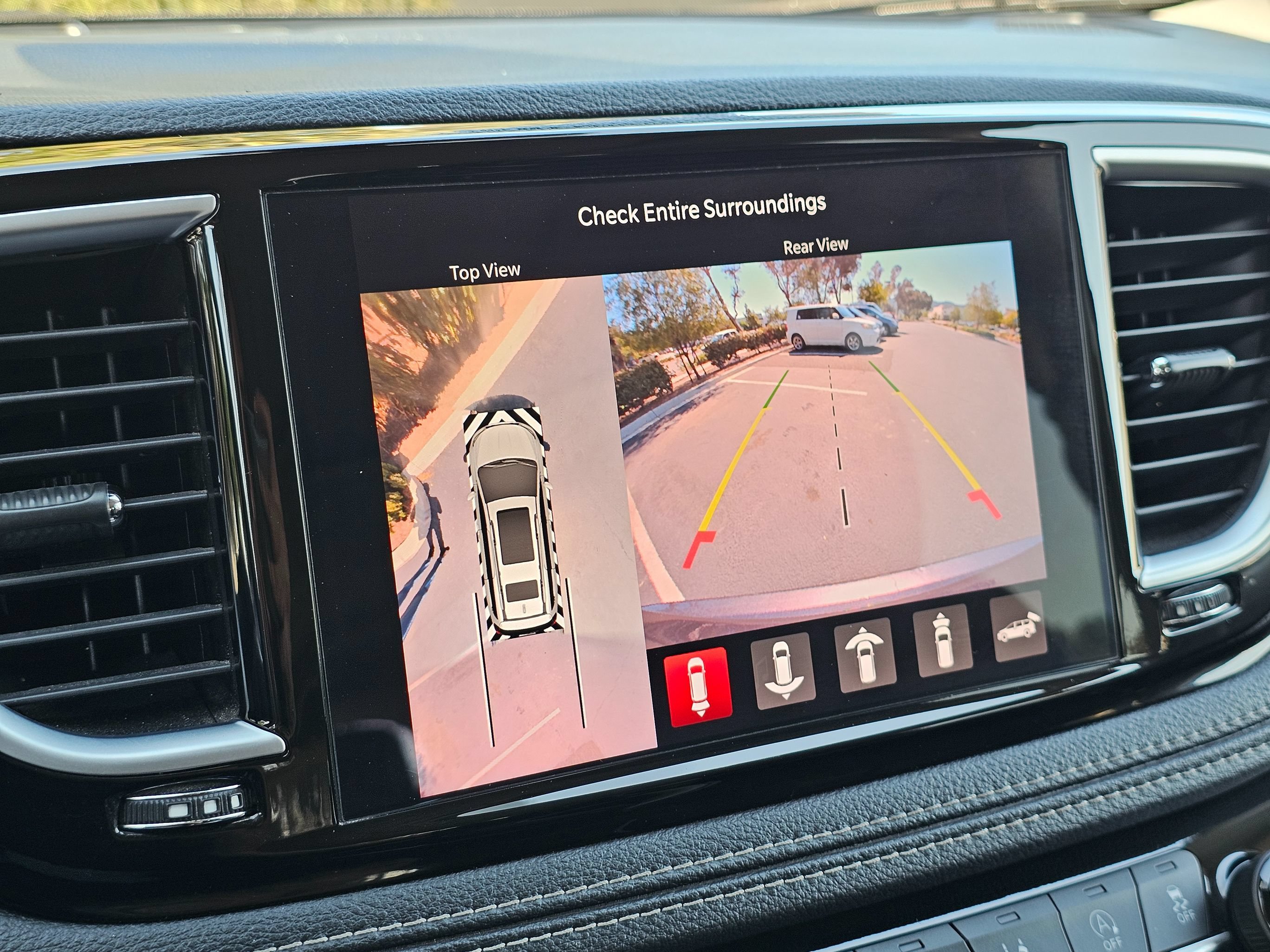 Used 2022 Chrysler Pacifica Limited FWD image 35