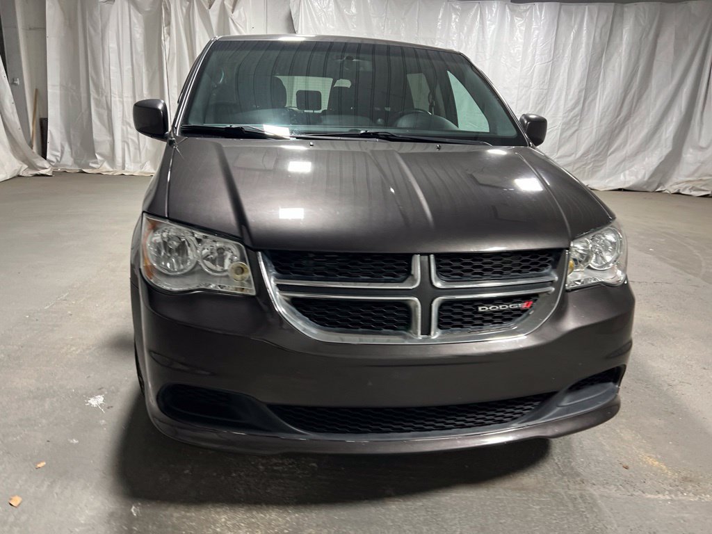 Used 2017 Dodge Grand Caravan SE FWD image 2