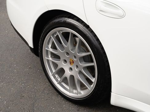 Used 2015 Porsche Panamera 4 image 9