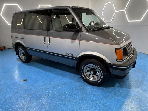 Used 1990 Chevrolet Astro LT image 10