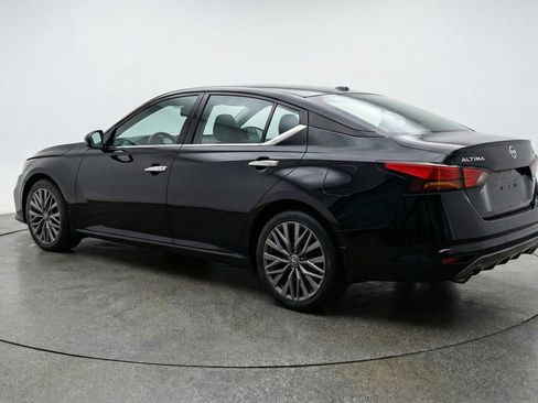 Used 2025 Nissan Altima 2.5 SV FWD image 6