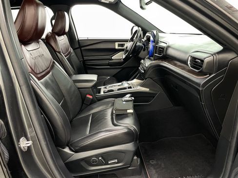 Used 2020 Ford Explorer Platinum w/ Premium Technology Package AWD/4WD image 41