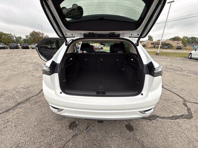 Certified 2022 Buick Envision Avenir w/ Technology Package II FWD image 33