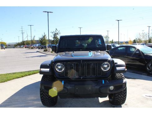 Used 2024 Jeep Wrangler Unlimited Rubicon 4xe w/ Technology Group AWD/4WD image 3