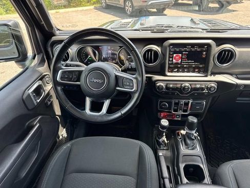 Used 2022 Jeep Wrangler Unlimited Rubicon 4xe w/ Dual Top Group AWD/4WD image 18