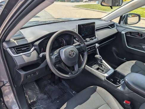 Used 2023 Toyota RAV4 LE FWD image 17