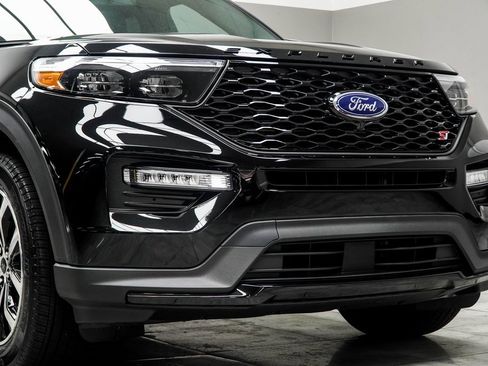 Used 2022 Ford Explorer ST image 6