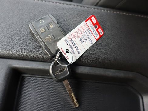 Used 2021 Chevrolet Silverado 1500 Custom Trail Boss w/ LPO, Dark Essentials Package image 17