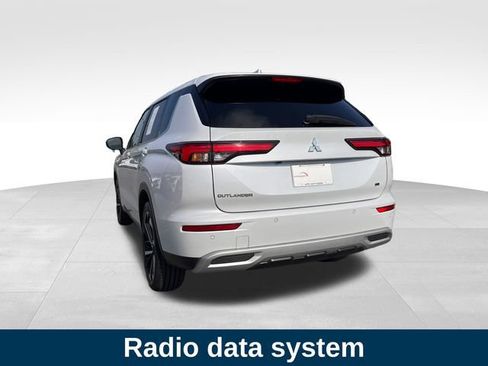 Used 2023 Mitsubishi Outlander SE FWD image 3