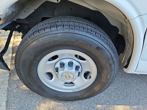 Used 2024 Chevrolet Express 2500 image 24