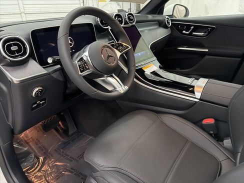 Used 2026 Mercedes-Benz GLC 300 image 12